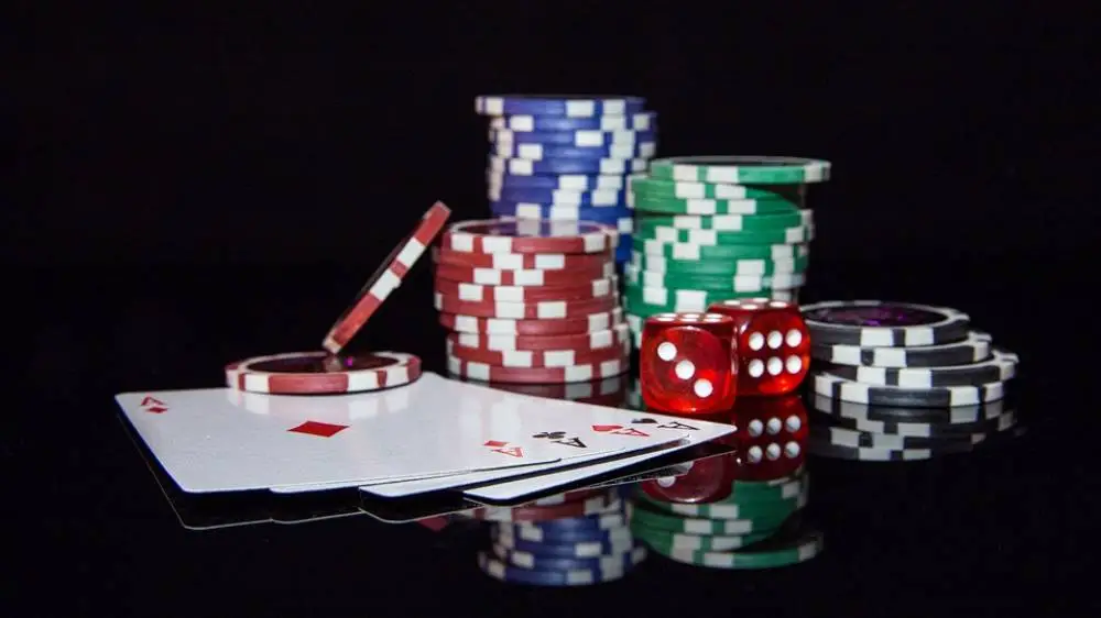 每一款 casino game，从 roulette 到 blackjack，都建立在一个看不见的规则上：probability。虽然每一轮的结果由运气决定，但了解 probability 如何运作，能让你以更聪明的角度看待每一次 bet。无论你在线上游玩还是在 live casino 中游玩，学习 chance 背后的逻辑，都能帮助你享受游戏并做出更有根据的选择。