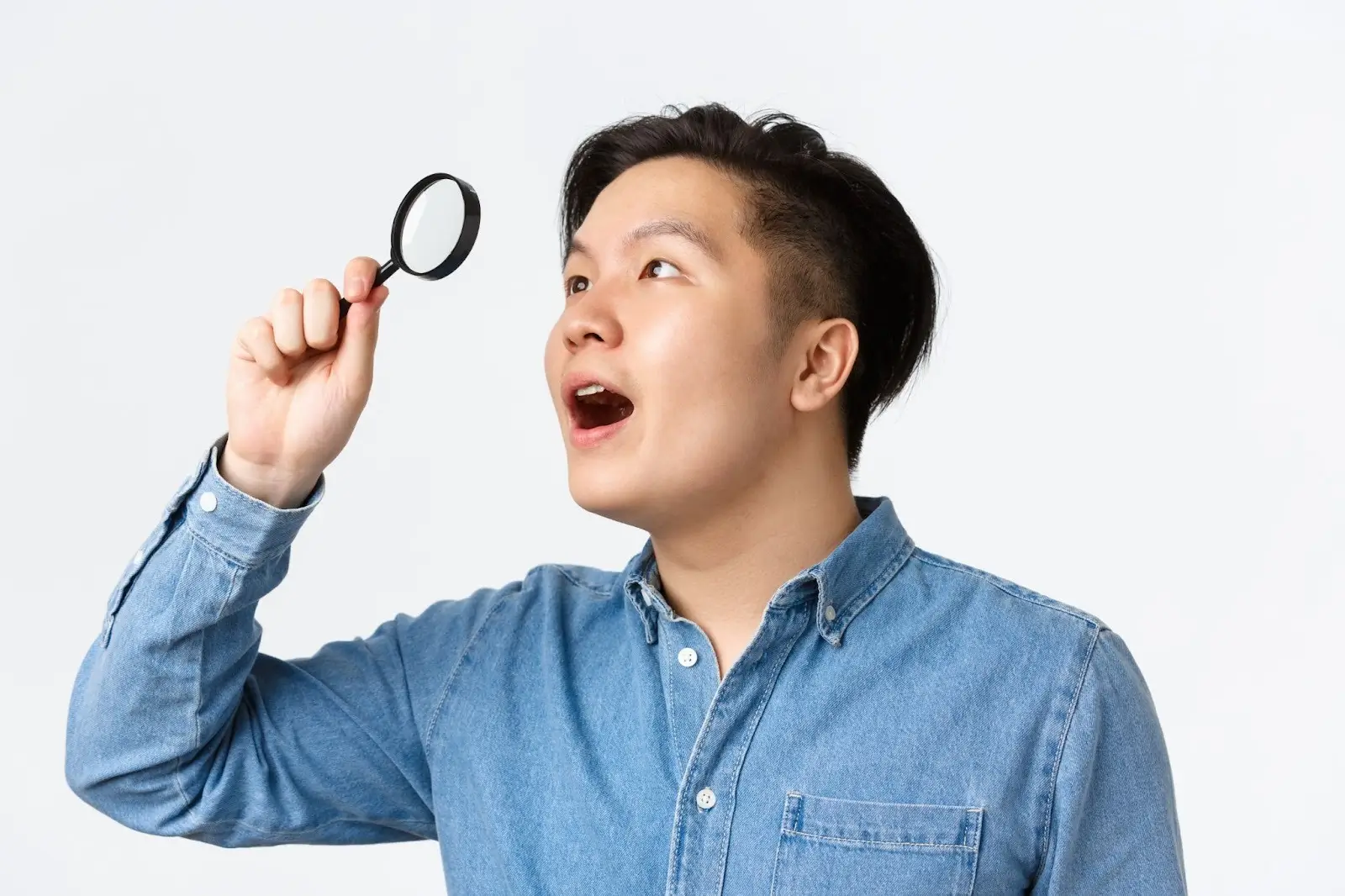 A person examining details with a magnifying glass symbolizes how players carefully review a CNY casino bonus, promotion rules, and conditions before deciding to play on Winbox.