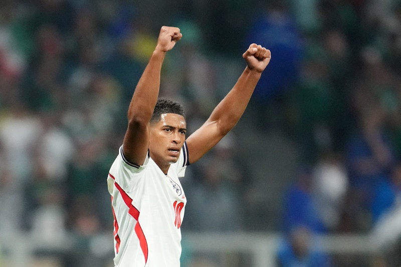 England 3-2 Mexico: Bellingham Scores Twice in 98 Seconds at the Azteca — 10 Men Hold On